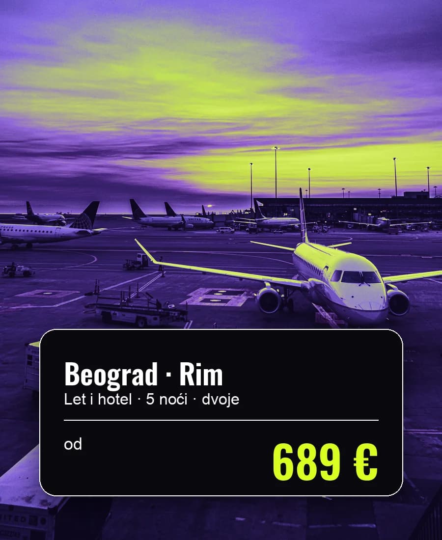 Avioni na aerodromu u sumrak i kartica sa ponudom leta i hotela Beograd Rim